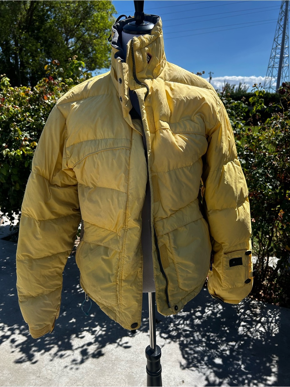 Volcom Thermonite Down Puffer Jacket Yellow Size M Vintage Y2K Ski Snowboard Coa